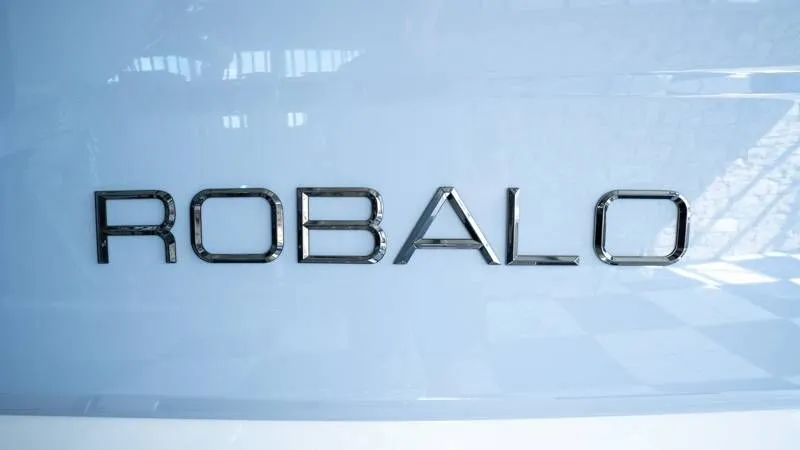 Slide: The Image of Robalo R160 Center Console 2025 - 7