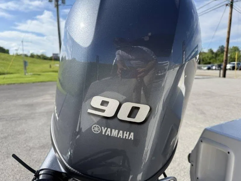 Slide: The Image of Robalo R160 Center Console 2025 - 78