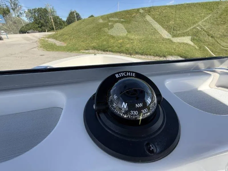 Slide: The Image of Robalo R160 Center Console 2025 - 79