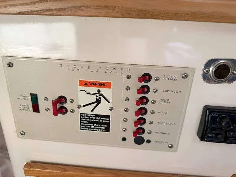 Slide: The Image of Bayliner 2355 Ciera Sunbridge 1998 - 29