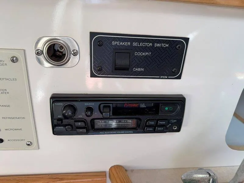 Slide: The Image of Bayliner 2355 Ciera Sunbridge 1998 - 32