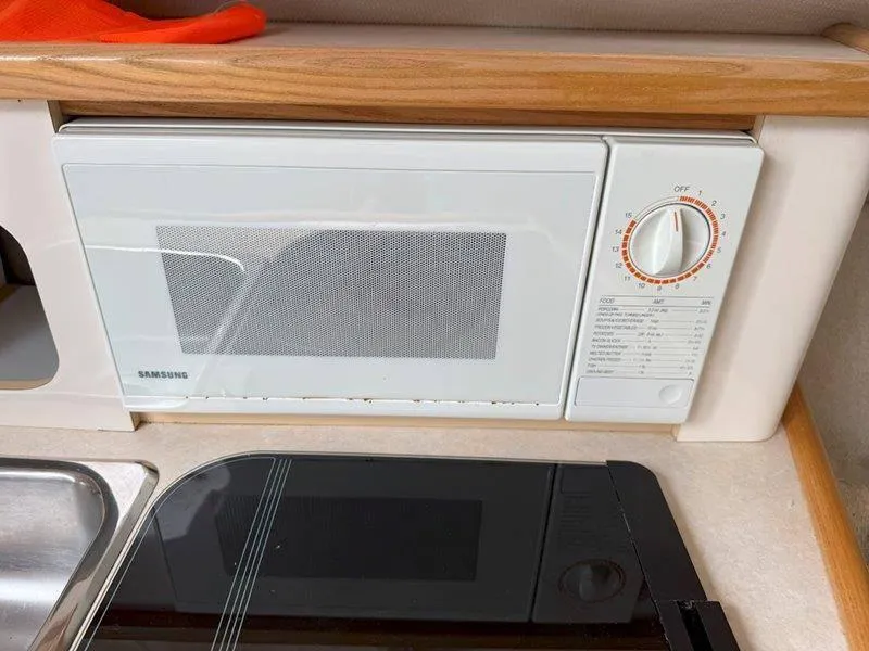 Slide: The Image of Bayliner 2355 Ciera Sunbridge 1998 - 36