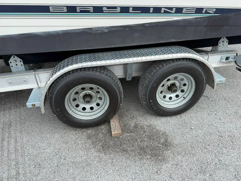 Slide: The Image of Bayliner 2355 Ciera Sunbridge 1998 - 81