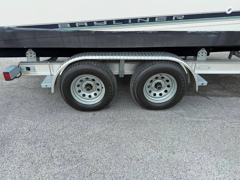 Slide: The Image of Bayliner 2355 Ciera Sunbridge 1998 - 83