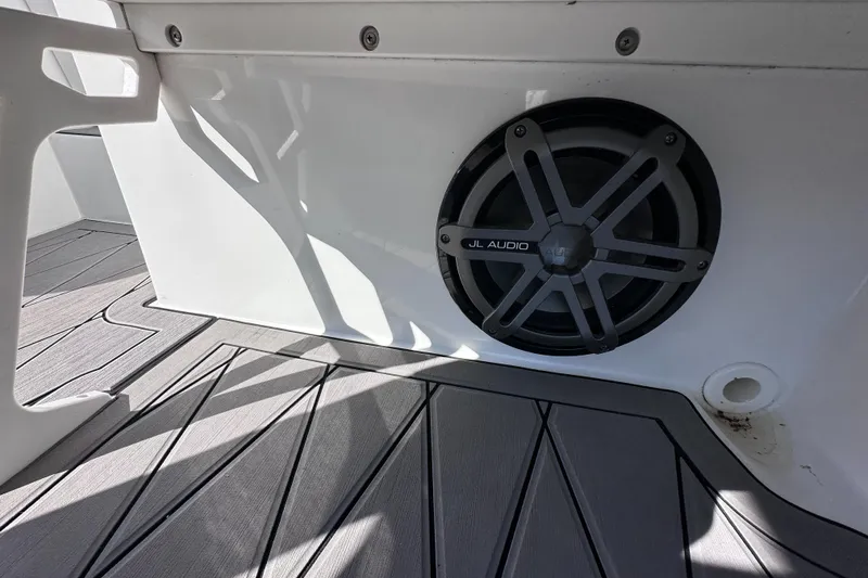 Slide: The Image of Speaker on 2017 Sunsation 32 CCX boat with textured flooring. - 30