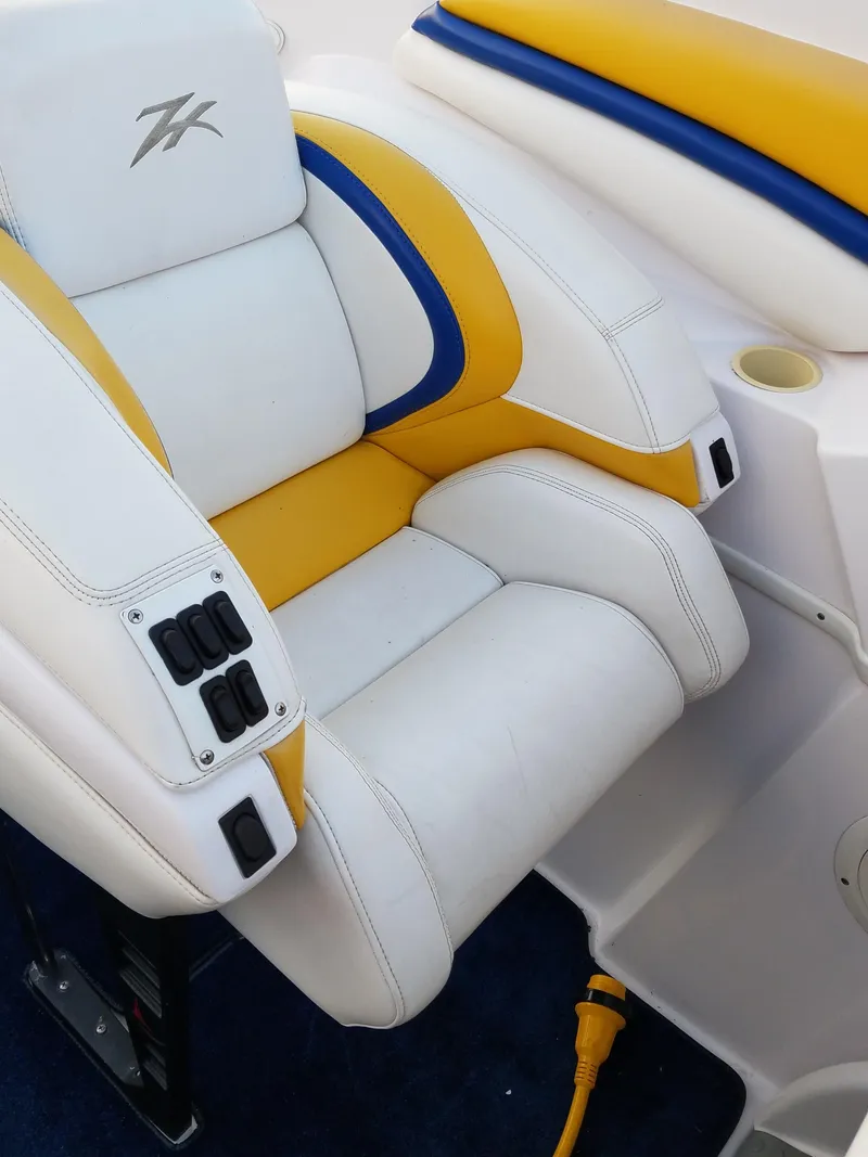 Iconic Marine Group 33ZX 1998 - Marine Source