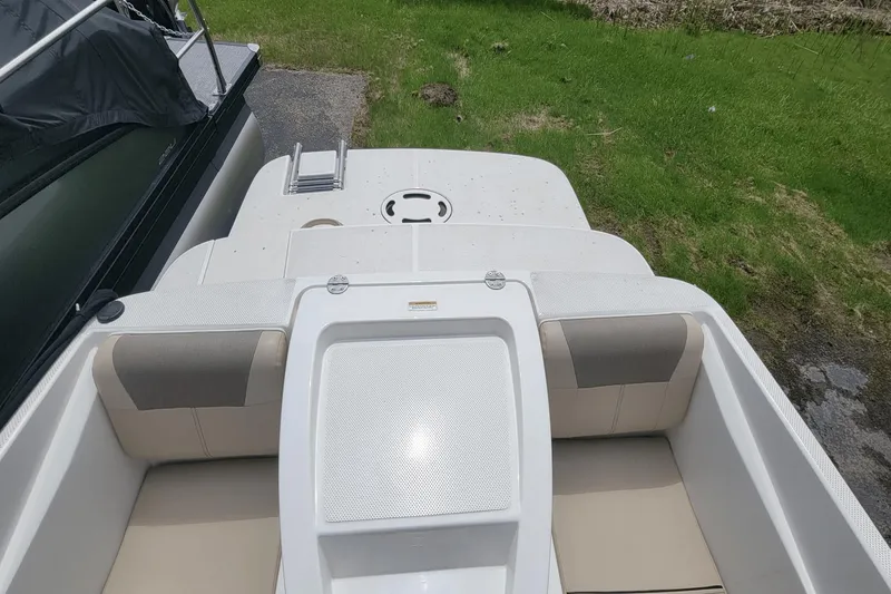 Slide: The Image of Bayliner 175 Bowrider 2016 - 12