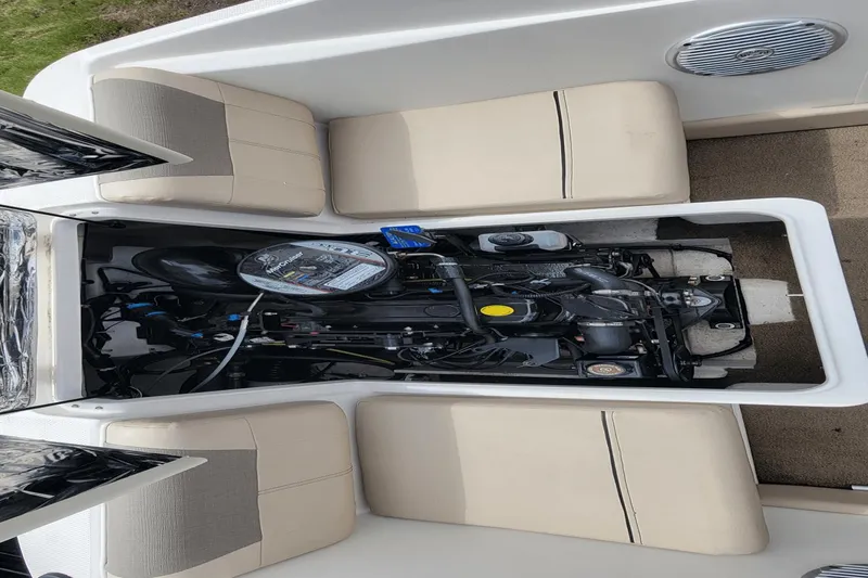 Slide: The Image of Bayliner 175 Bowrider 2016 - 13