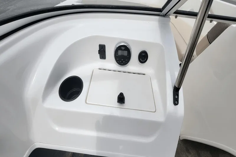 Slide: The Image of Bayliner 175 Bowrider 2016 - 14