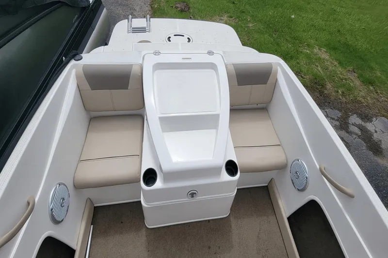 Slide: The Image of Bayliner 175 Bowrider 2016 - 16