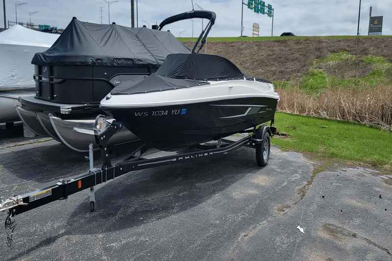 Slide: The Image of Bayliner 175 Bowrider 2016 - 17