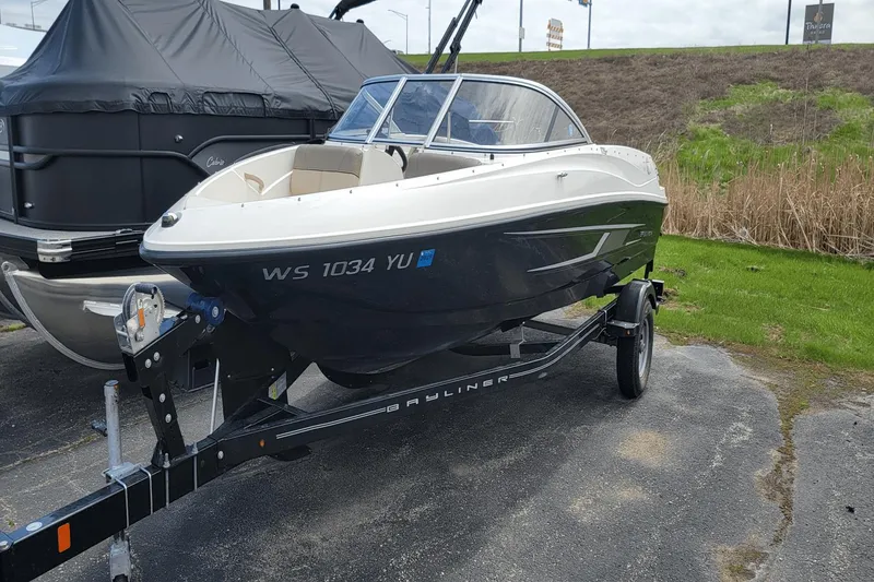 Slide: The Image of Bayliner 175 Bowrider 2016 - 2