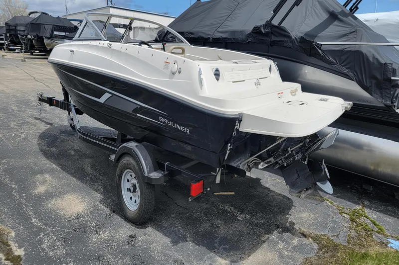 Slide: The Image of Bayliner 175 Bowrider 2016 - 3