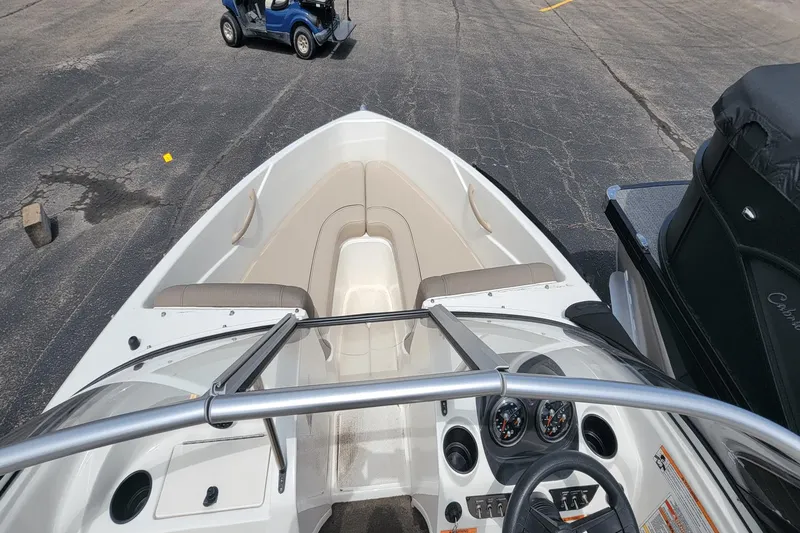 Slide: The Image of Bayliner 175 Bowrider 2016 - 6