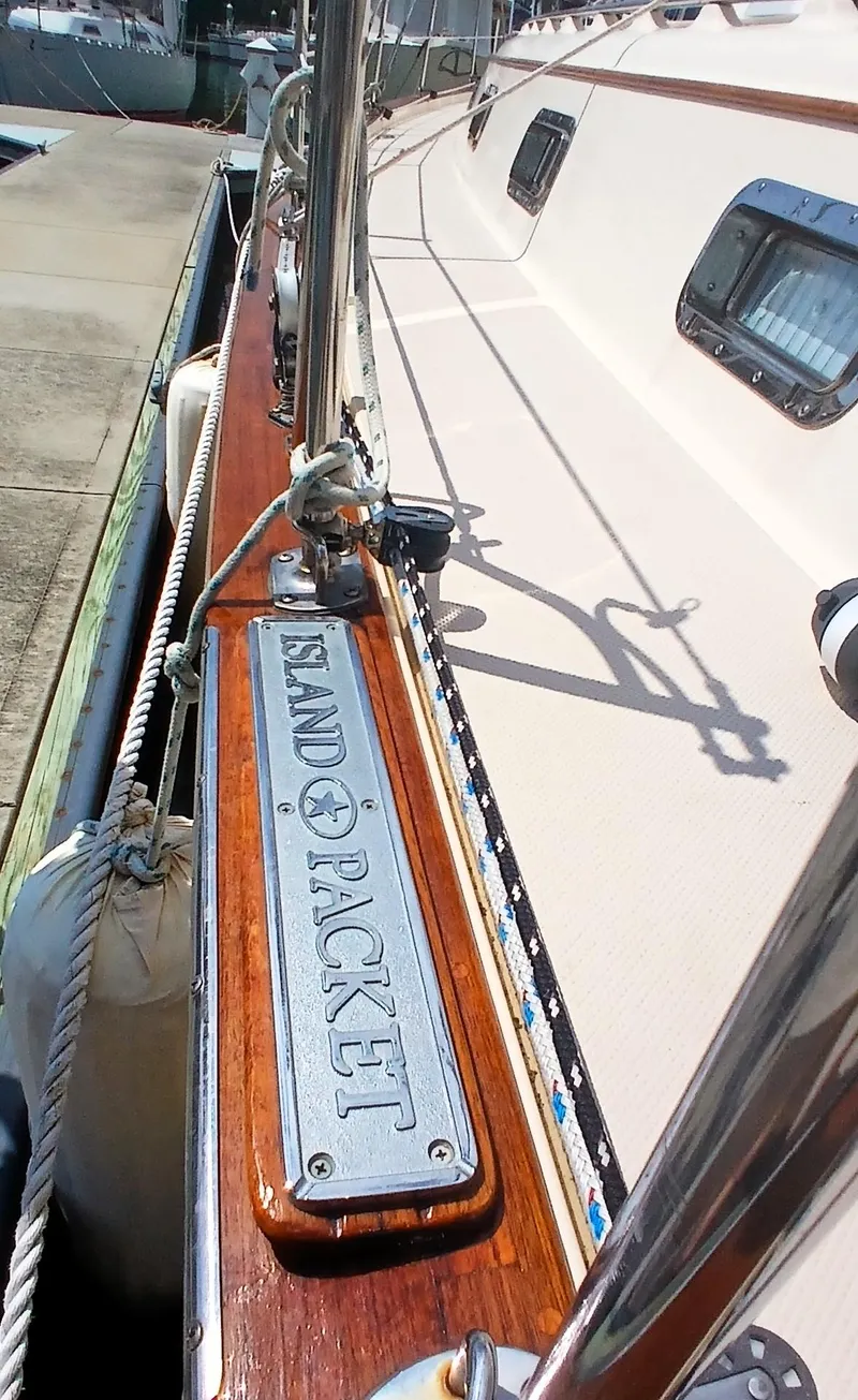 Slide: The Image of Island Packet 440 2006 - 69