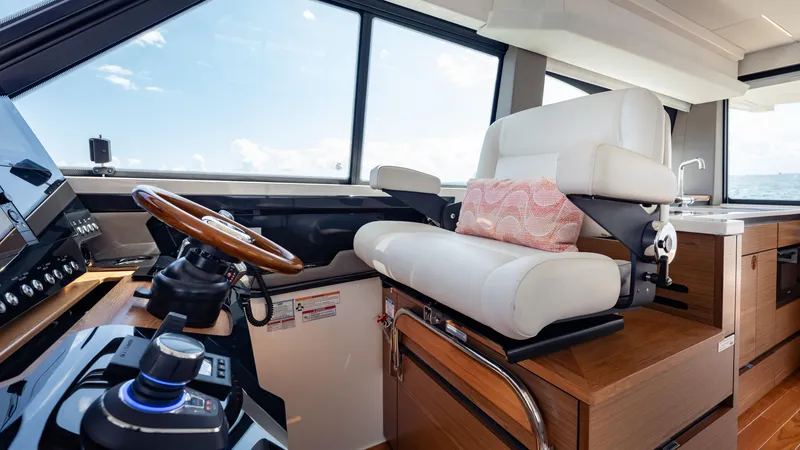 Slide: The Image of Tiara 48 LE 2024 - 51