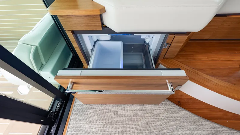 Slide: The Image of Tiara 48 LE 2024 - 59