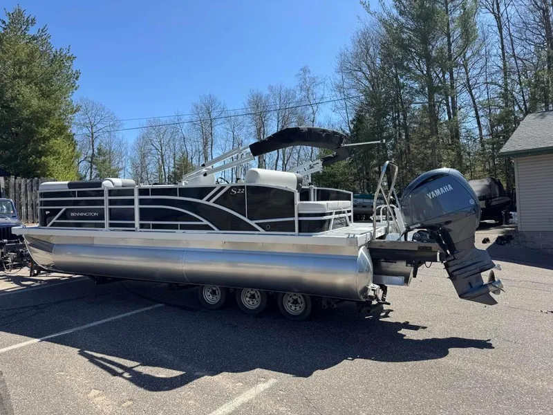 Slide: The Image of 2025 Bennington 22SSB-SPS pontoon boat with Yamaha engine, parked outdoors. - 5