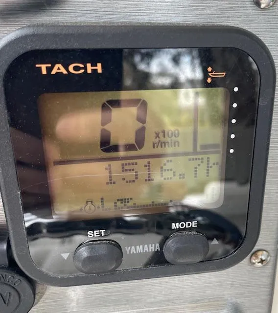 Slide: The Image of Yamaha tachometer display on 2007 Sea Hunt Triton 207 boat, showing 1516.7 hours. - 28