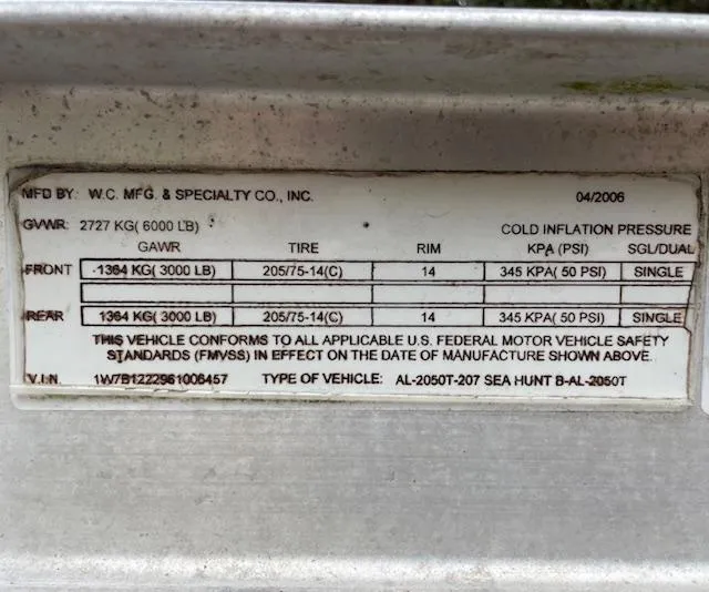 Slide: The Image of Label displaying specifications for a 2007 Sea Hunt Triton 207, including tire and pressure details. - 32