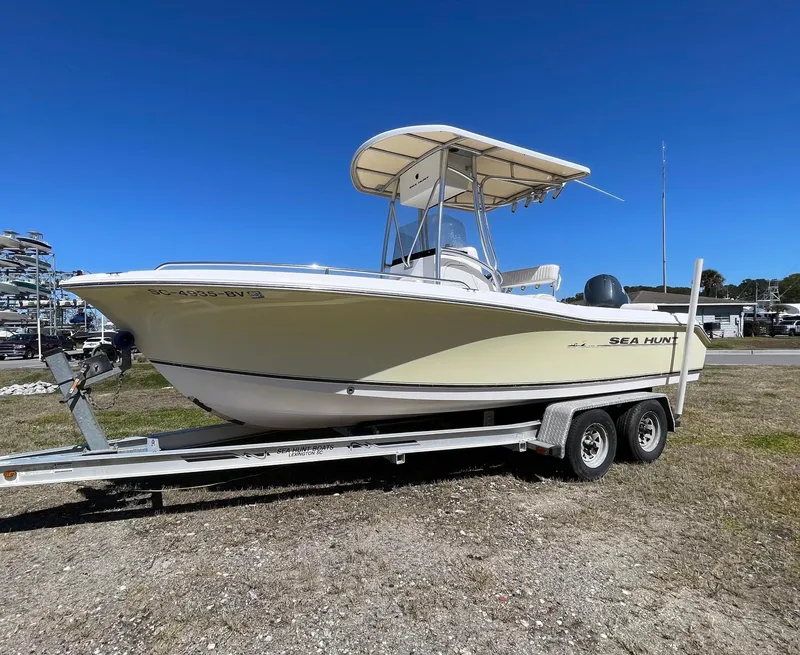 Slide: The Image of 2007 Sea Hunt Triton 207 boat on trailer under clear blue sky. - 5