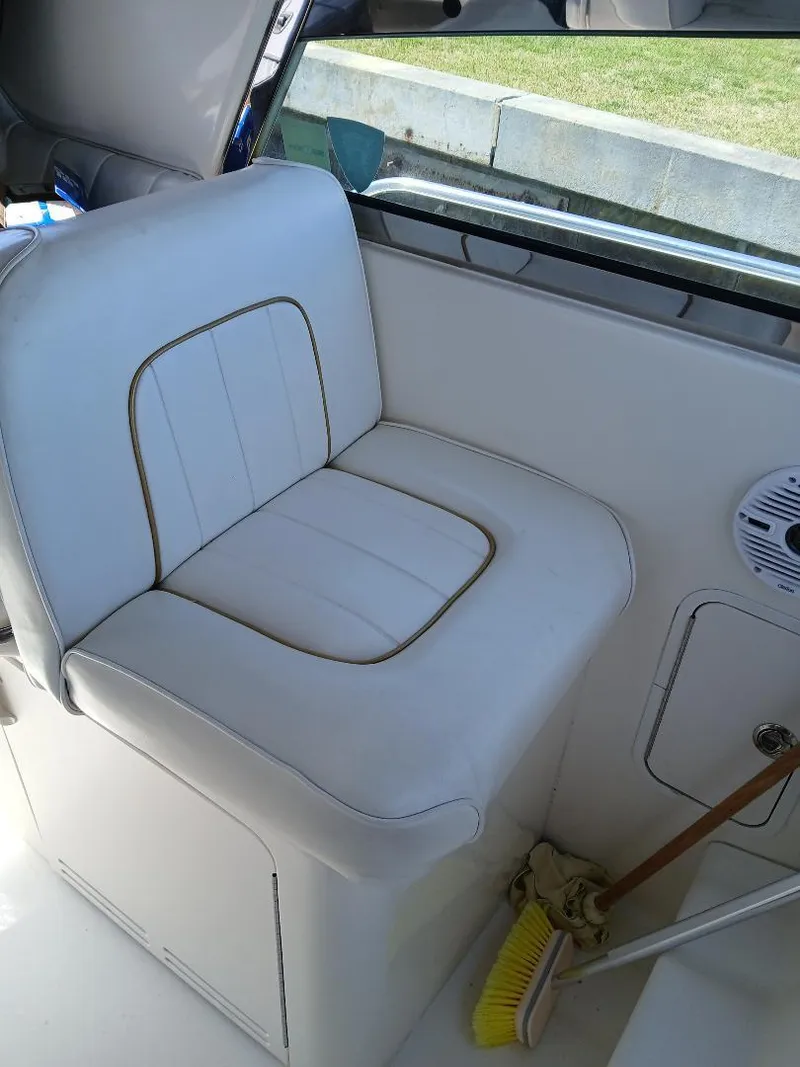 Slide: The Image of White seat on 1997 Sea Ray 370 Sundancer boat interior. - 12