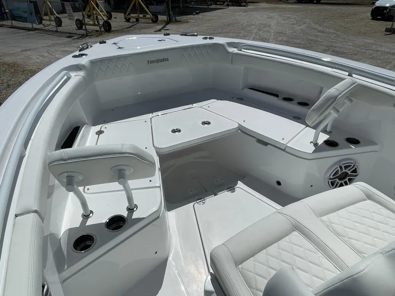 Slide: The Image of 2024 Everglades 285CC boat interior with white seating and cup holders. - 18