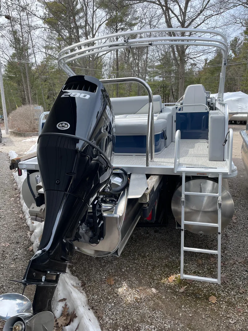 Slide: The Image of 2025 Avalon 23 Venture 85 VRB pontoon boat with powerful outboard motor and rear ladder. - 7