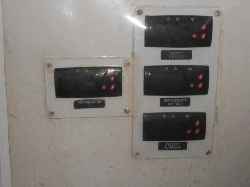 Slide: The Image of Control panel for Viking Boats 52 Open 2007, featuring refrigerator and freezer settings. - 16