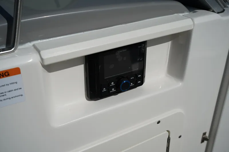 Slide: The Image of Control panel on 2023 Chaparral 21 SSi OB boat dashboard. - 32