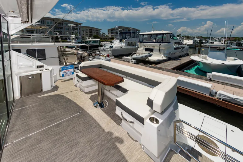 Slide: The Image of Cruisers Yachts 50 Cantius 2021 - 10