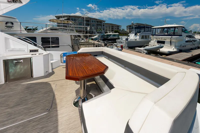 Slide: The Image of Cruisers Yachts 50 Cantius 2021 - 12