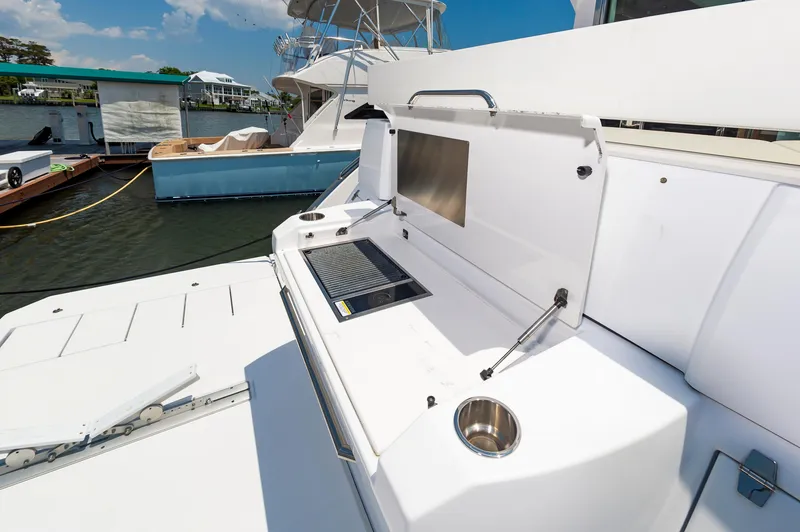 Slide: The Image of Cruisers Yachts 50 Cantius 2021 - 15