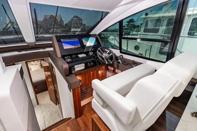 Slide: The Image of Cruisers Yachts 50 Cantius 2021 - 26