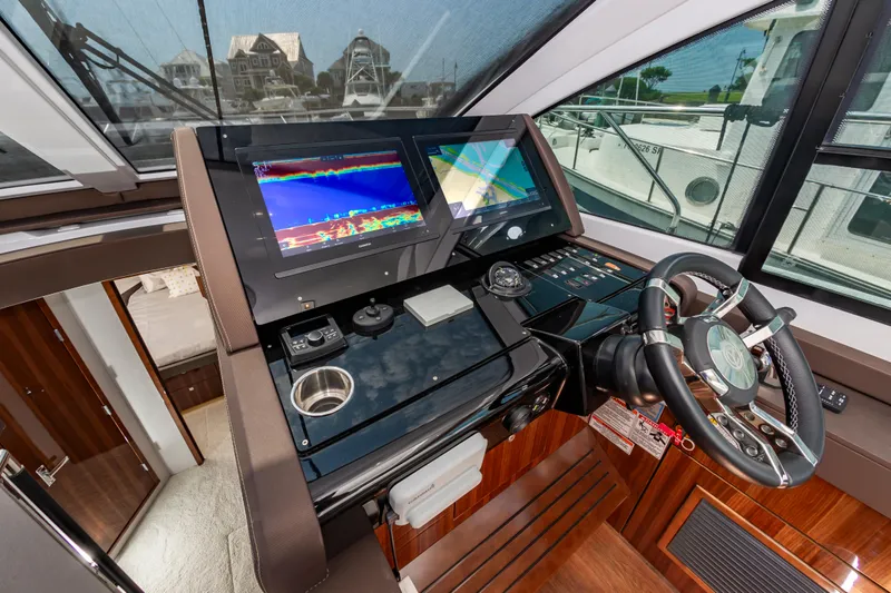 Slide: The Image of Cruisers Yachts 50 Cantius 2021 - 27