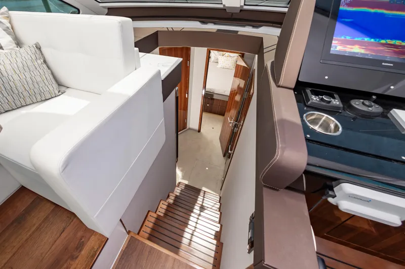 Slide: The Image of Cruisers Yachts 50 Cantius 2021 - 29