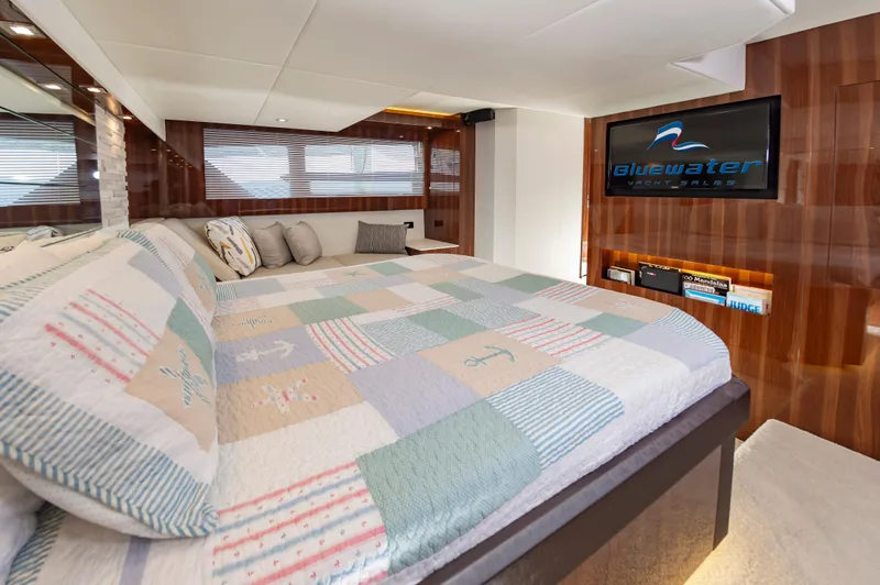 Slide: The Image of Cruisers Yachts 50 Cantius 2021 - 32