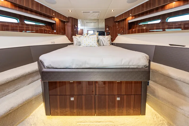 Slide: The Image of Cruisers Yachts 50 Cantius 2021 - 34