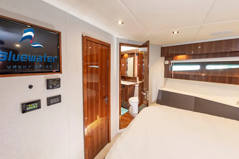 Slide: The Image of Cruisers Yachts 50 Cantius 2021 - 35