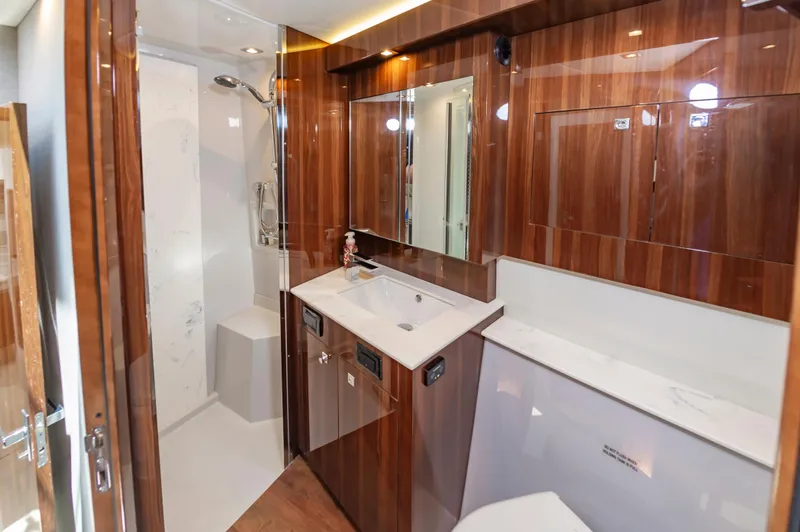 Slide: The Image of Cruisers Yachts 50 Cantius 2021 - 36