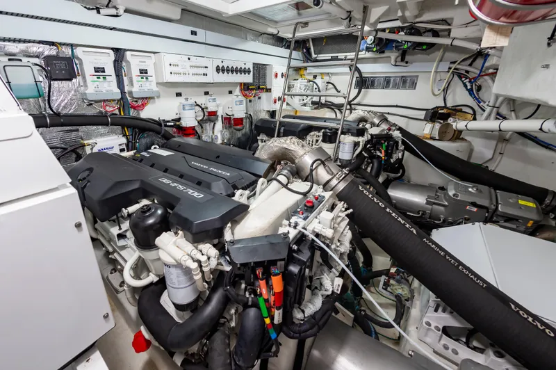 Slide: The Image of Cruisers Yachts 50 Cantius 2021 - 41