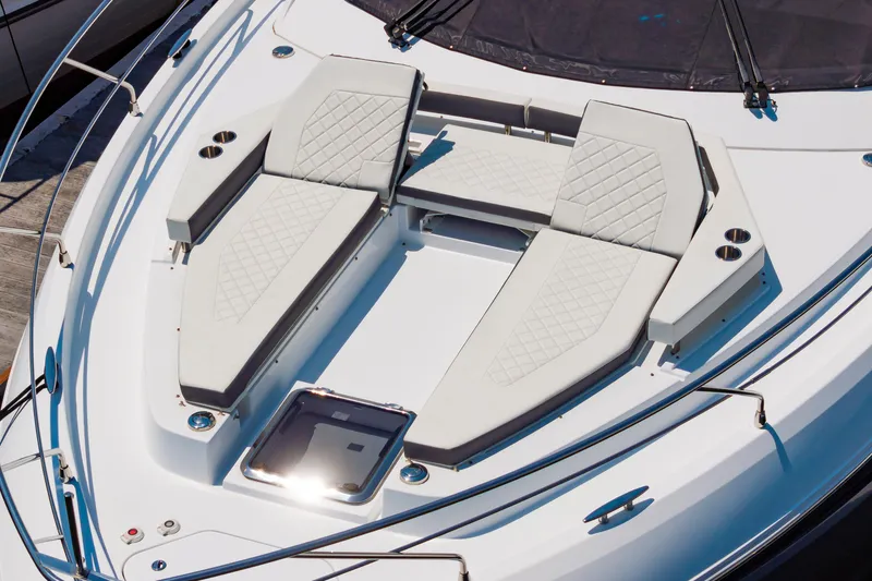 Slide: The Image of Cruisers Yachts 50 Cantius 2021 - 5