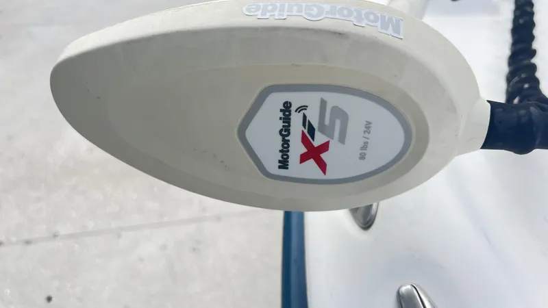 Slide: The Image of MotorGuide X5 trolling motor on Fishmaster 1900, 2002 model, 80 lbs thrust, 24V. - 5