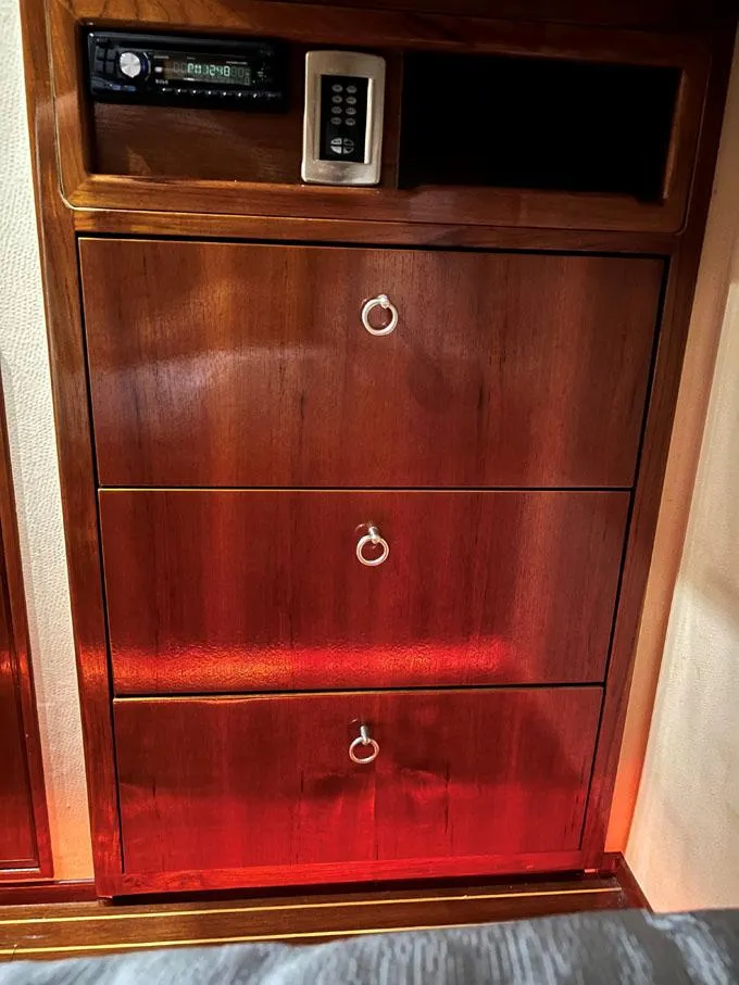 Slide: The Image of Port Cabin - 44