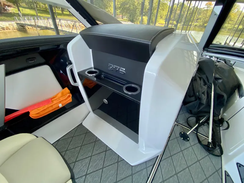 Slide: The Image of 2019 Yamaha Boats 275 SE interior with sleek console and cup holders. - 26