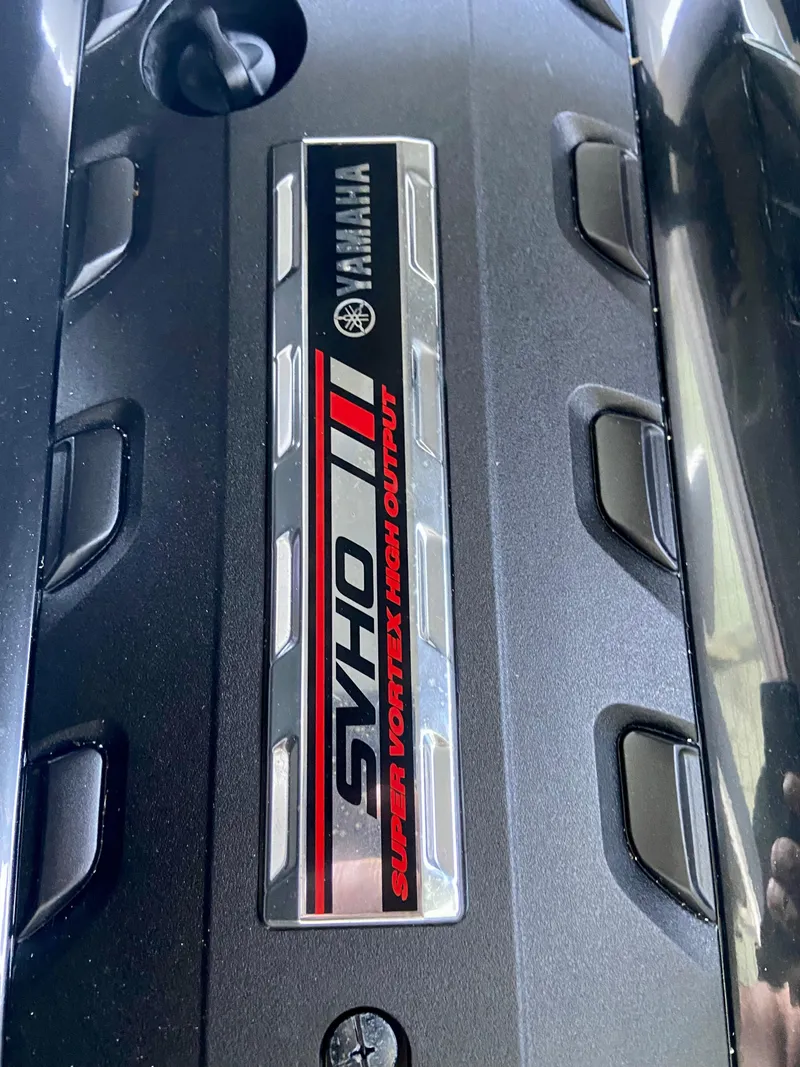 Slide: The Image of 2019 Yamaha Boats 275 SE engine with SVHO II supercharged label. - 37