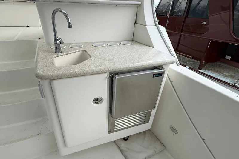 Slide: The Image of Silverton 39 Motor Yacht 2004 - 17