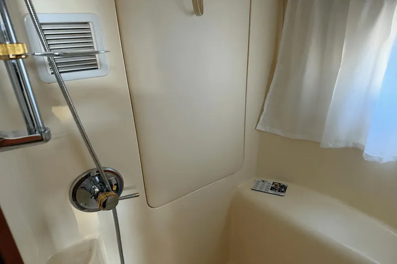 Slide: The Image of Silverton 39 Motor Yacht 2004 - 32