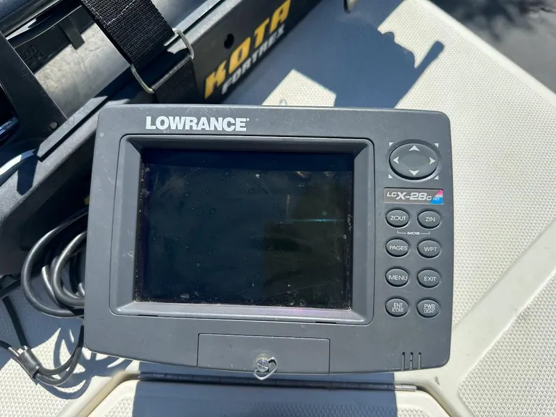 Slide: The Image of Lowrance fish finder on 2007 Ranger 191 Cayman boat. - 21