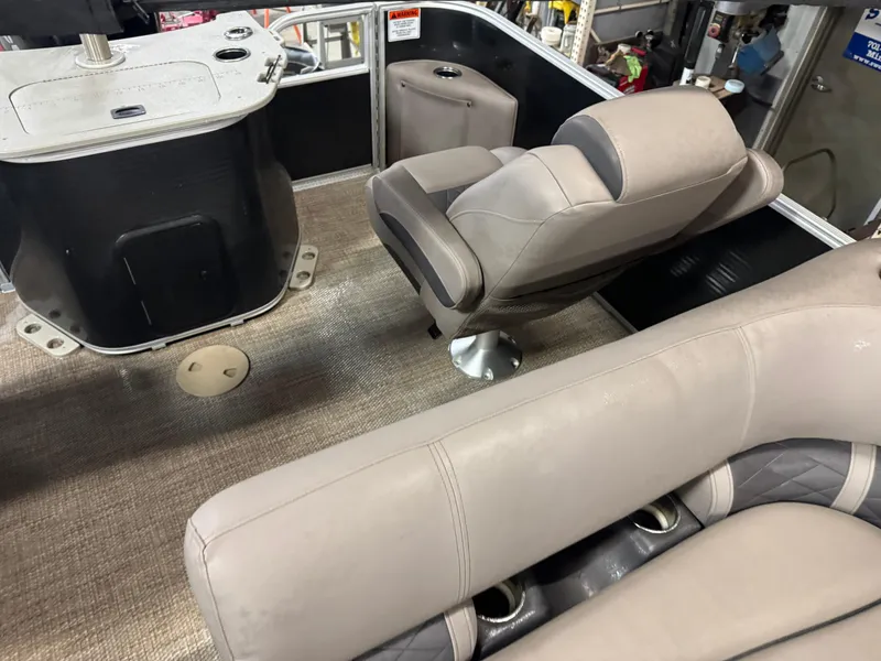 Slide: The Image of 2018 Bennington 25 SSXAPG boat interior with seating and helm station. - 12